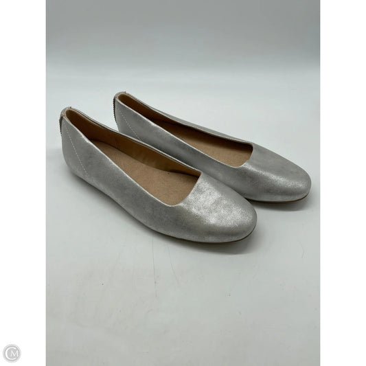 Shoes Flats By Dr Scholls In Silver, Size: 11