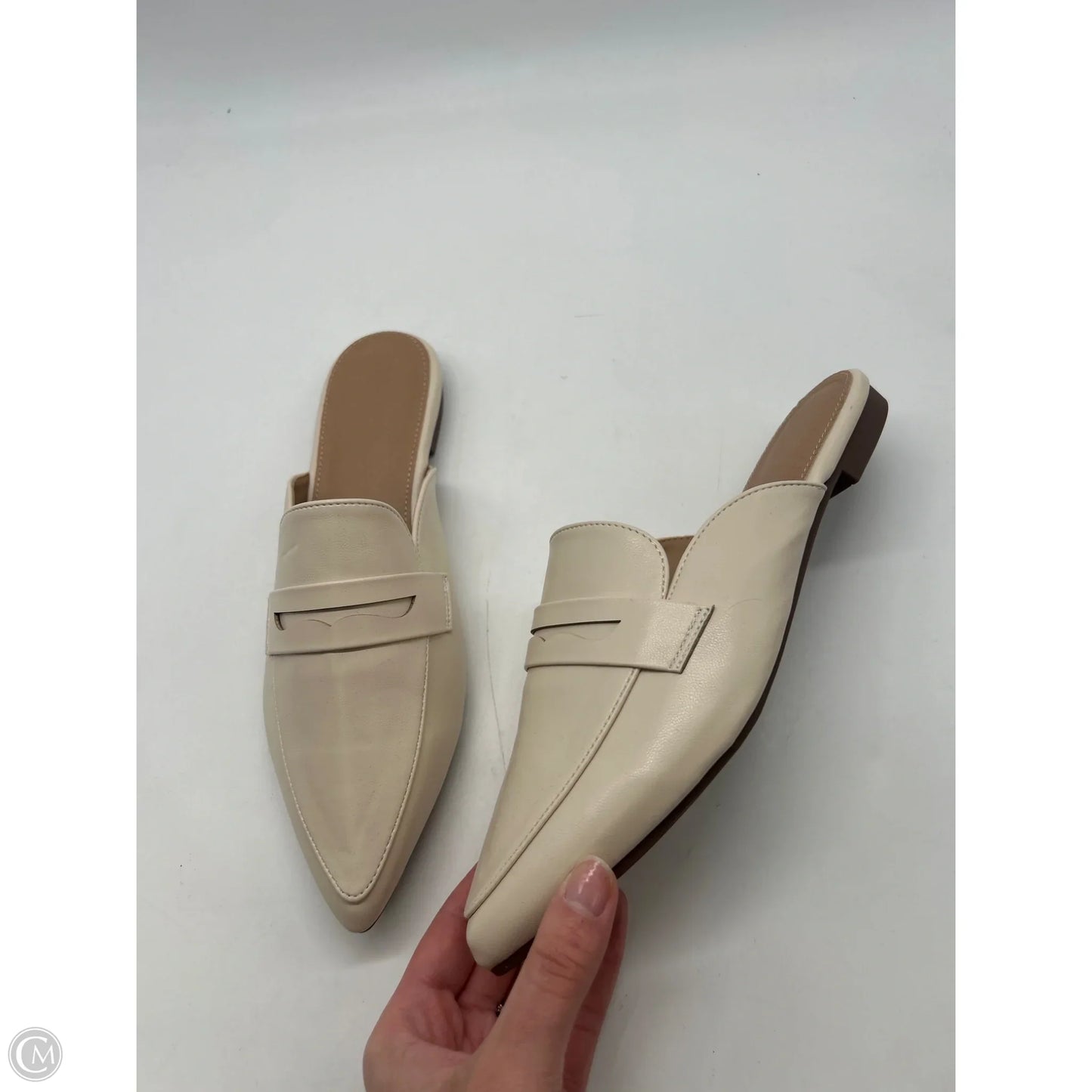 Shoes Flats By Clothes Mentor In Cream, Size: 8