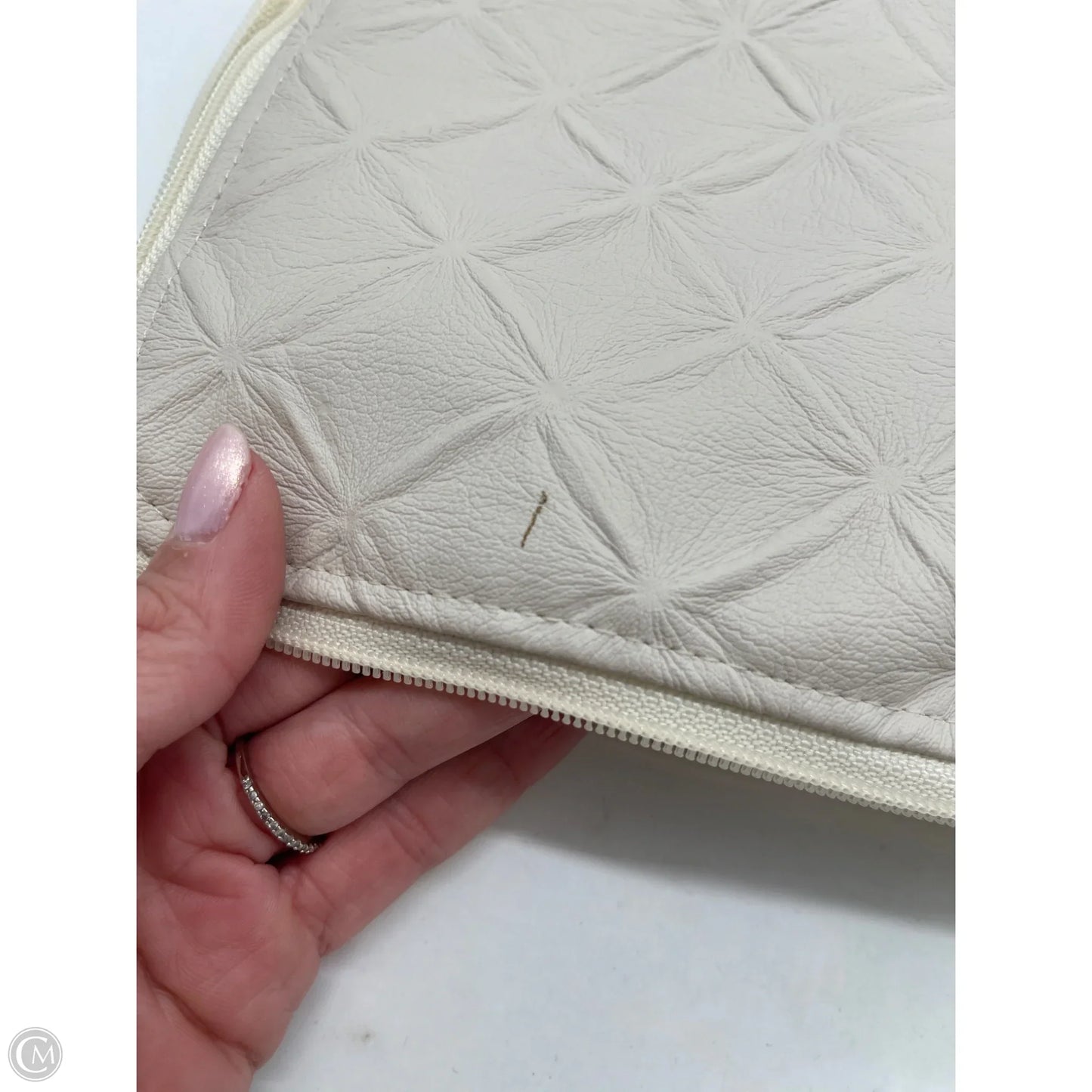 Wristlet By Clothes Mentor, Size: Large