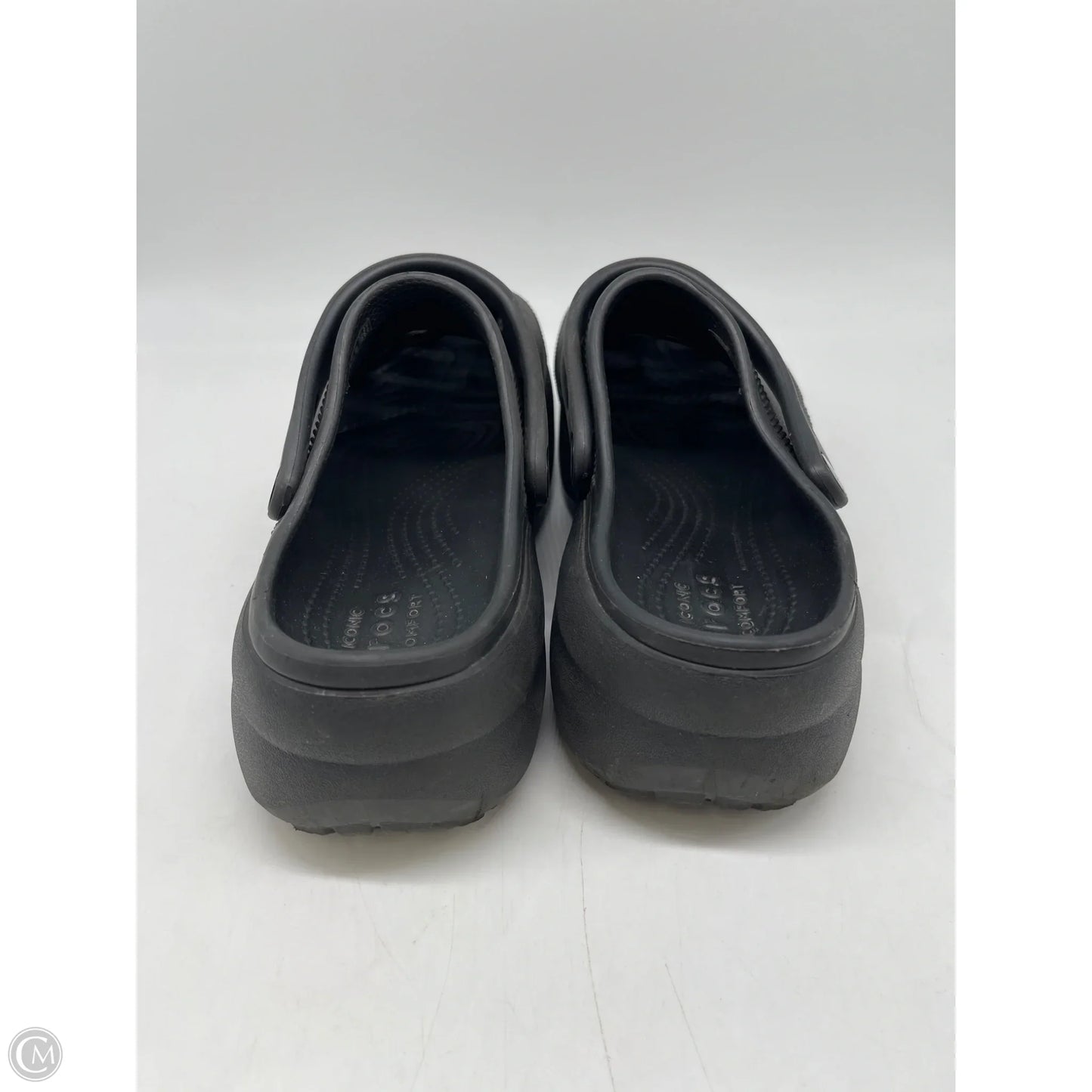 Shoes Flats By Crocs In Black, Size: 8