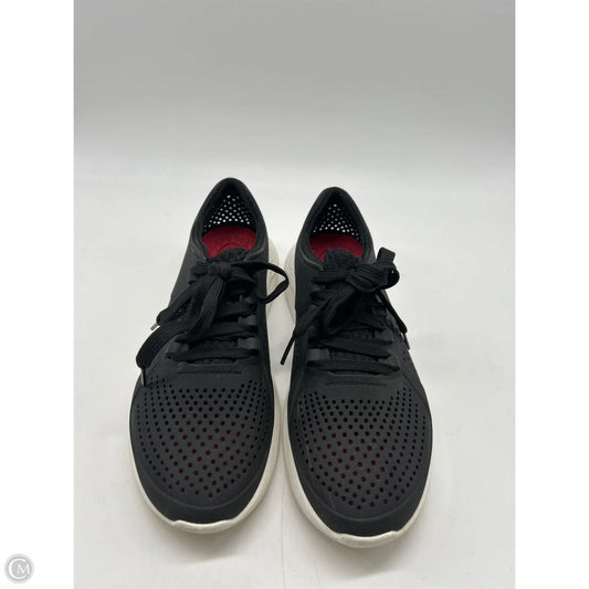 Shoes Flats By Crocs In Black, Size: 7