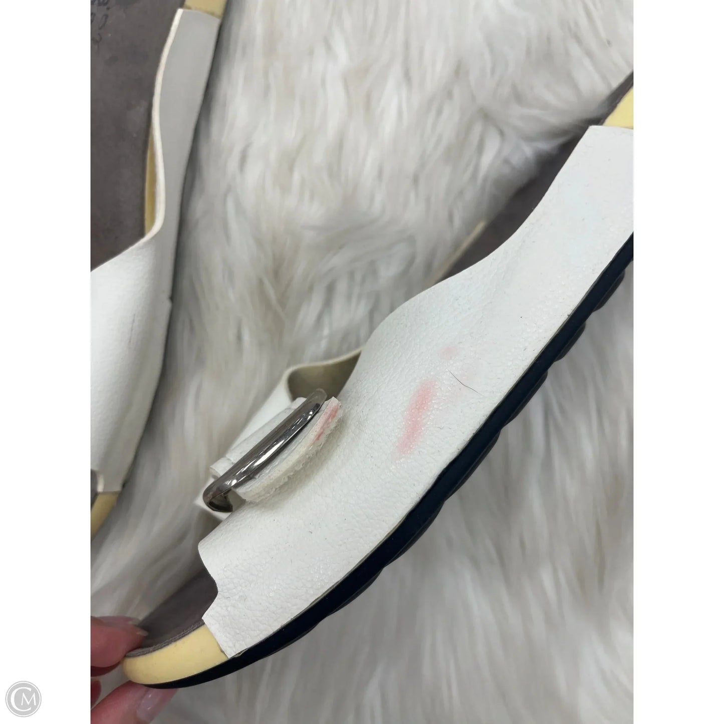 Sandals Flats By Clothes Mentor In White, Size: 11.5