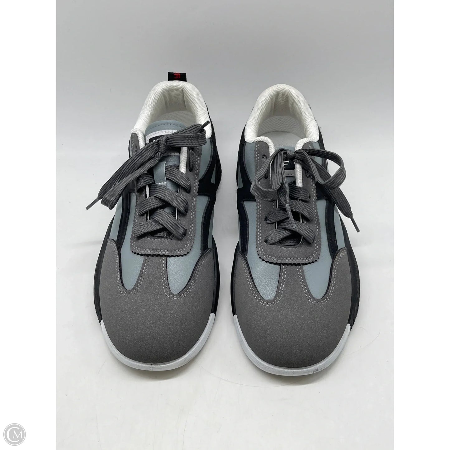 Shoes Sneakers By Clothes Mentor In Grey, Size: 10