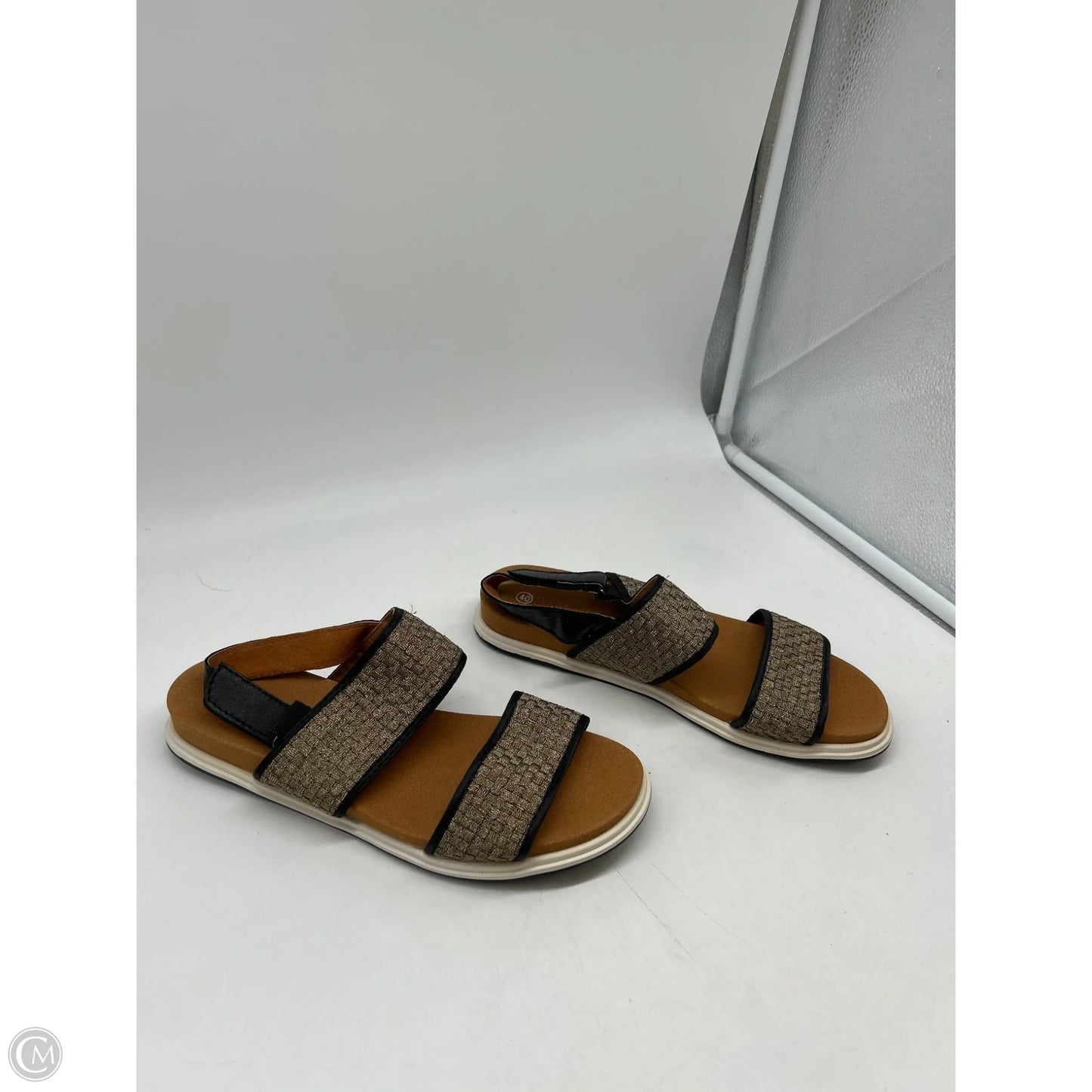 Sandals Flats By Bernie Mev In Gold, Size: 9