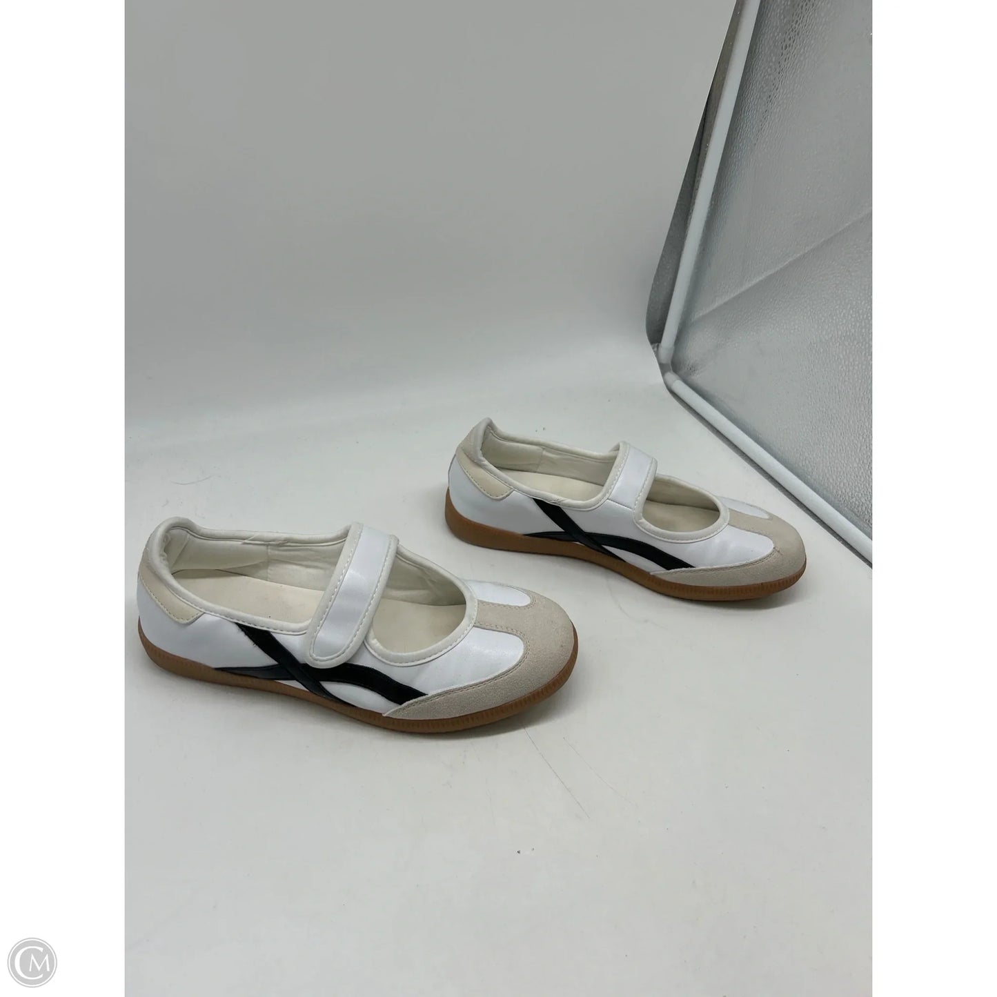 Shoes Sneakers By Clothes Mentor In White, Size: 8.5