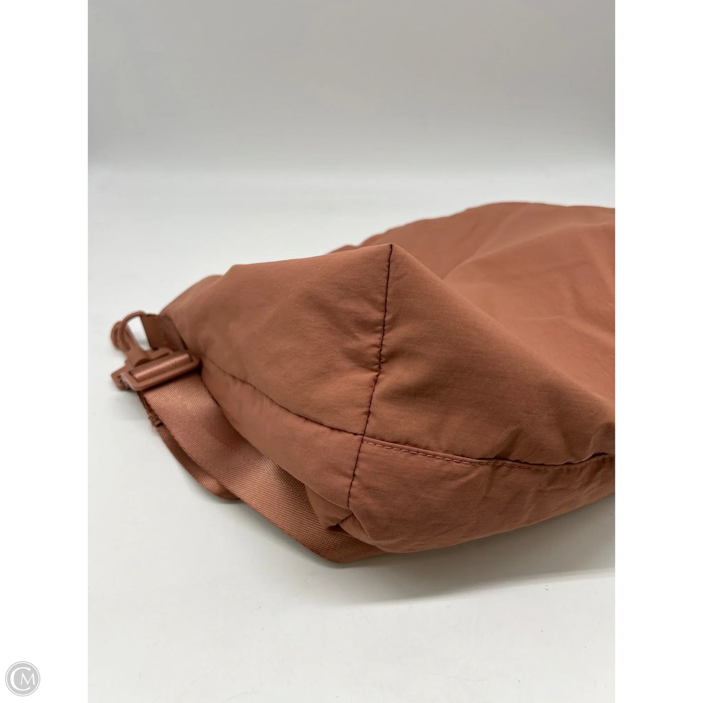 Handbag By Bearpaw, Size: Medium