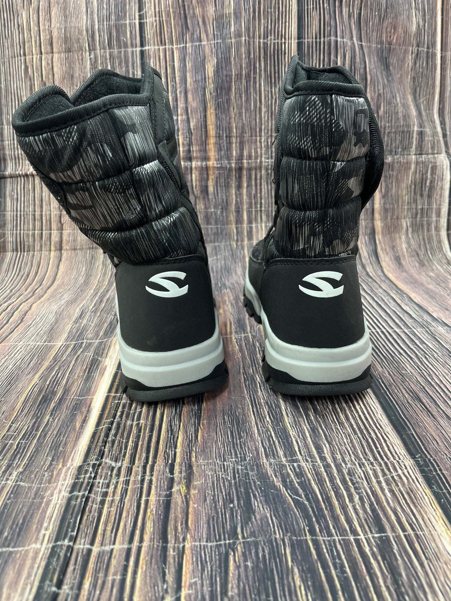 Boots Snow By Clothes Mentor In Black, Size: 6