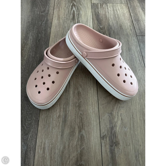 Shoes Flats By Crocs In Pink, Size: 10