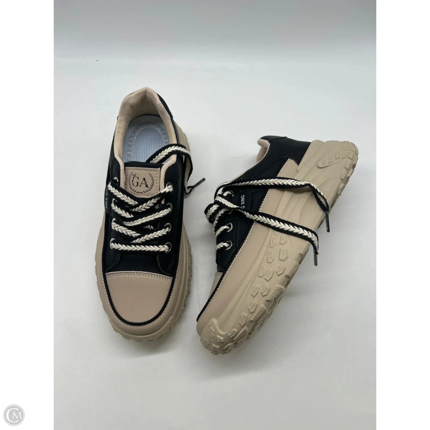 Shoes Sneakers By Clothes Mentor In Black & Tan, Size: 8.5