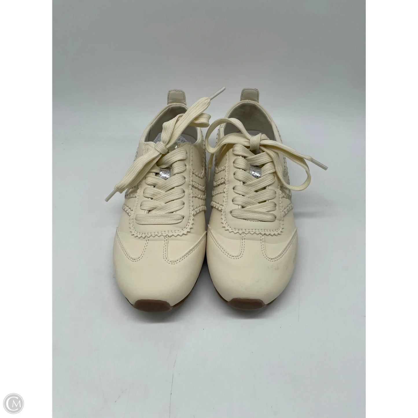 Shoes Sneakers By Clothes Mentor In Cream, Size: 7