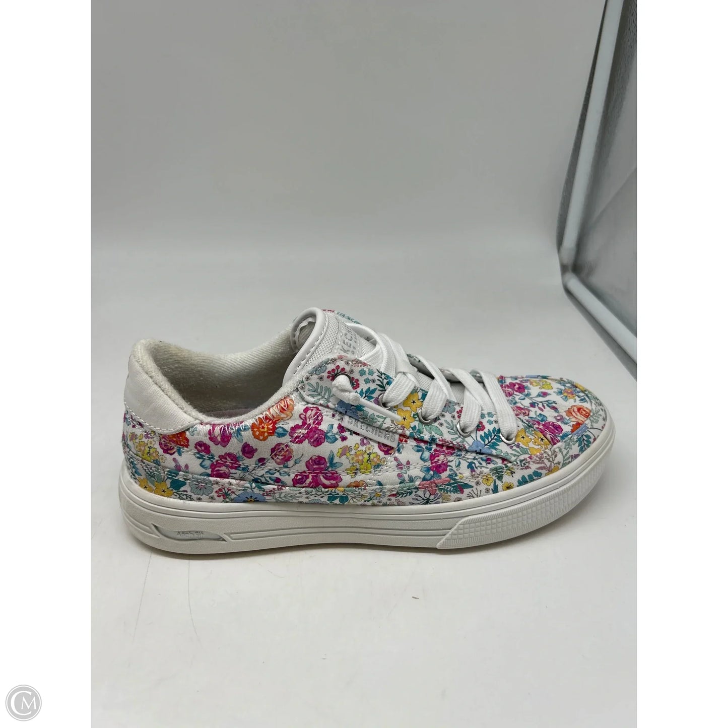 Shoes Sneakers By Skechers In White, Size: 7.5