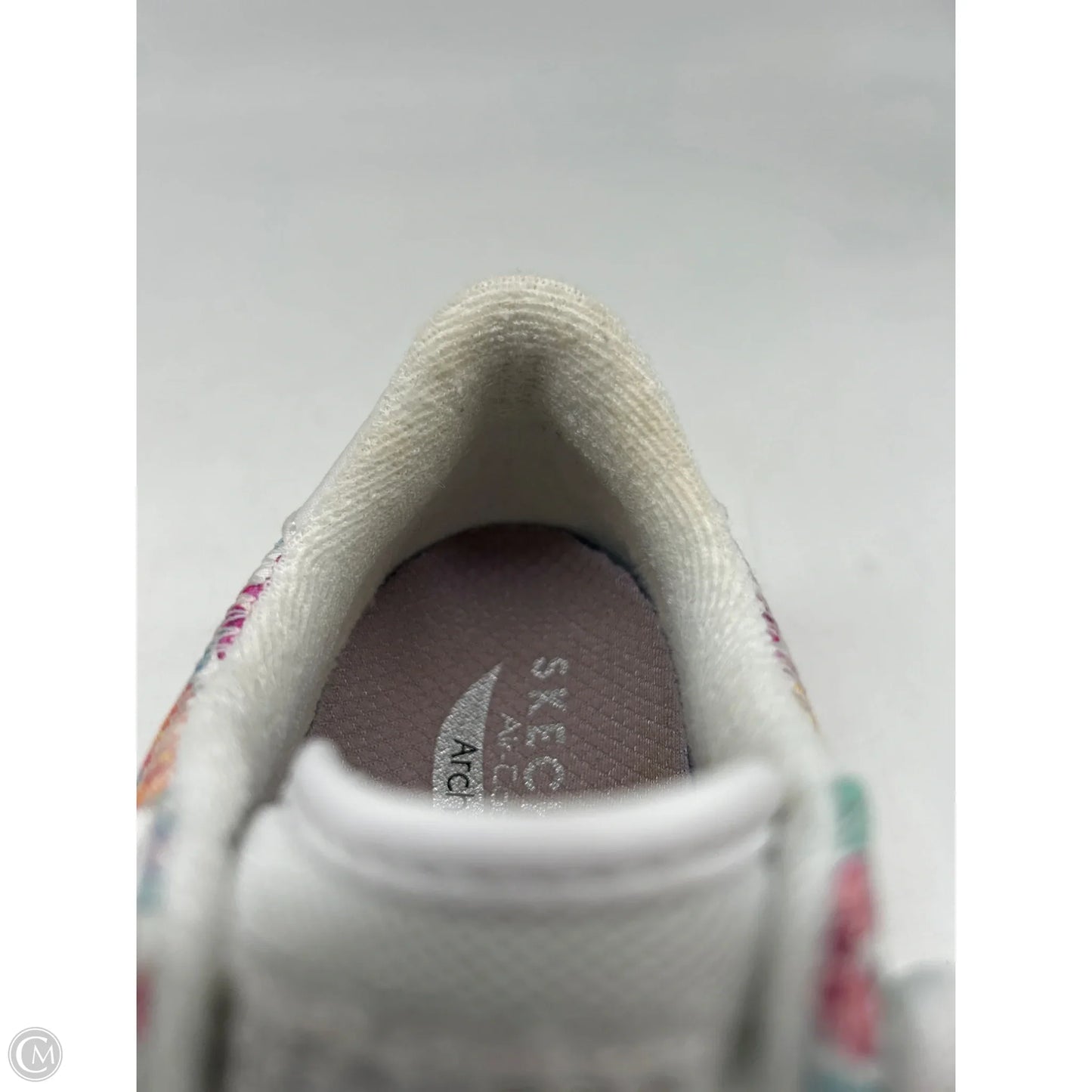 Shoes Sneakers By Skechers In White, Size: 7.5