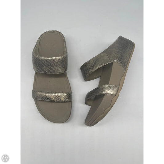Sandals Flats By Fitflop In Gold, Size: 7