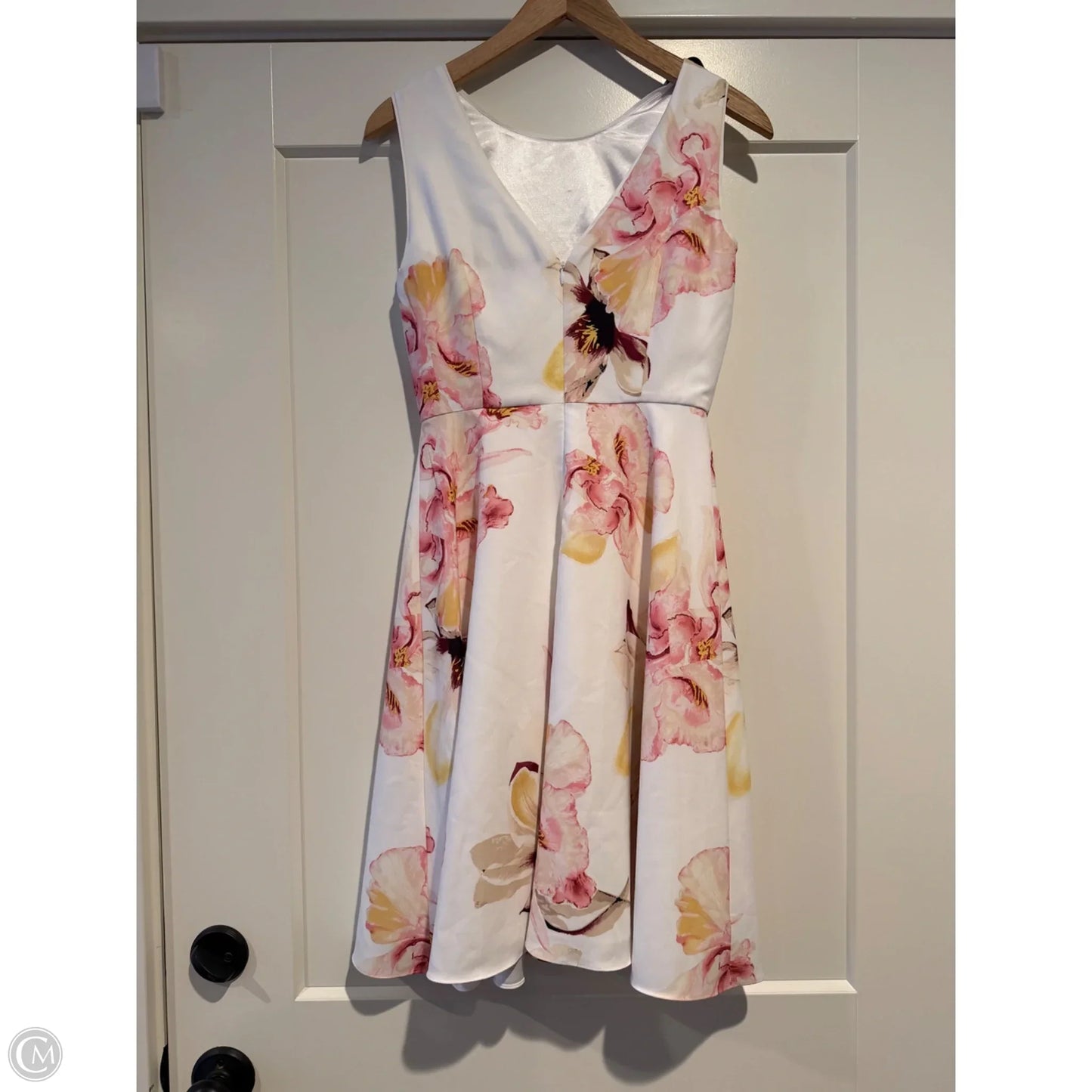 Dress Casual Short By White House Black Market In White, Size: 0