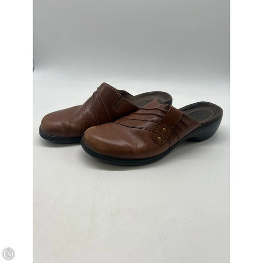 Shoes Flats By Clarks In Brown, Size: 8