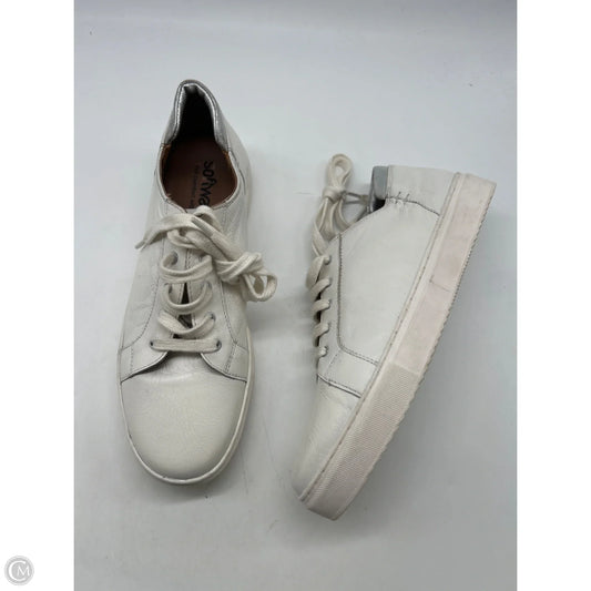 Shoes Sneakers By Clothes Mentor In White, Size: 9.5