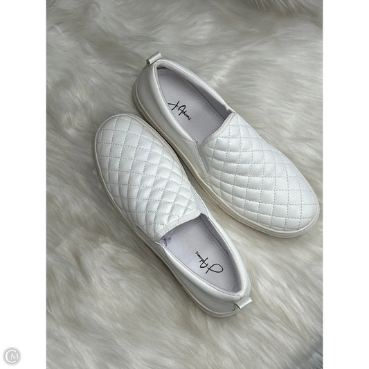 Shoes Sneakers By Clothes Mentor In White, Size: 8.5