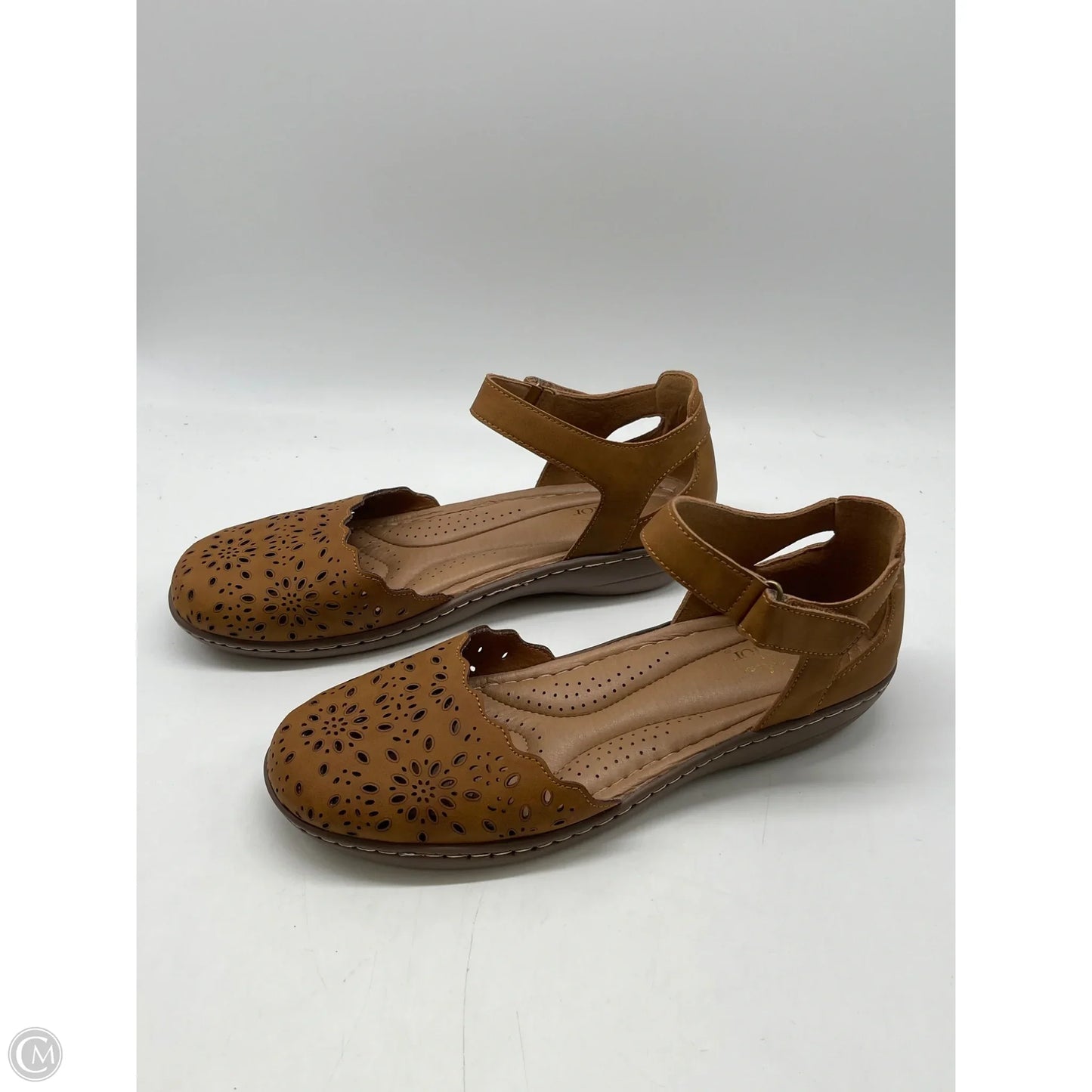 Sandals Flats By Clothes Mentor In Brown, Size: 8.5