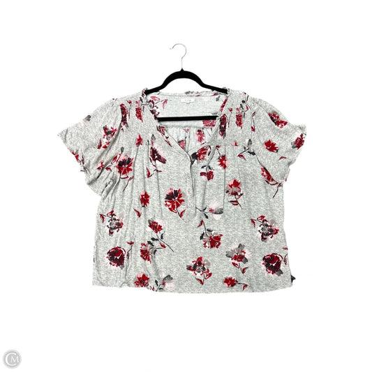 Top Short Sleeve By Maurices In Grey, Size: 2x