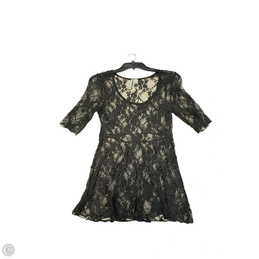 Top Short Sleeve By Bke In Black, Size: M