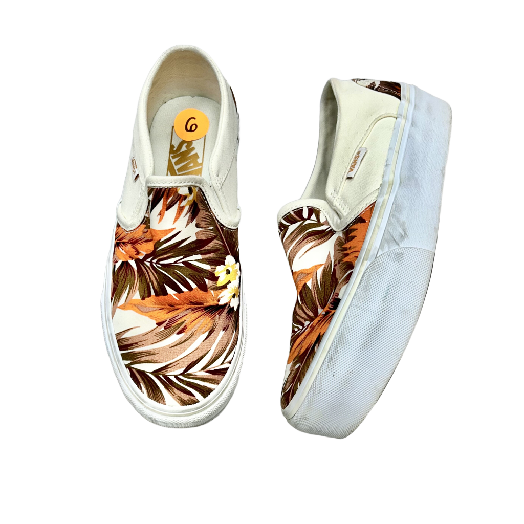 Shoes Sneakers By Vans  Size: 6