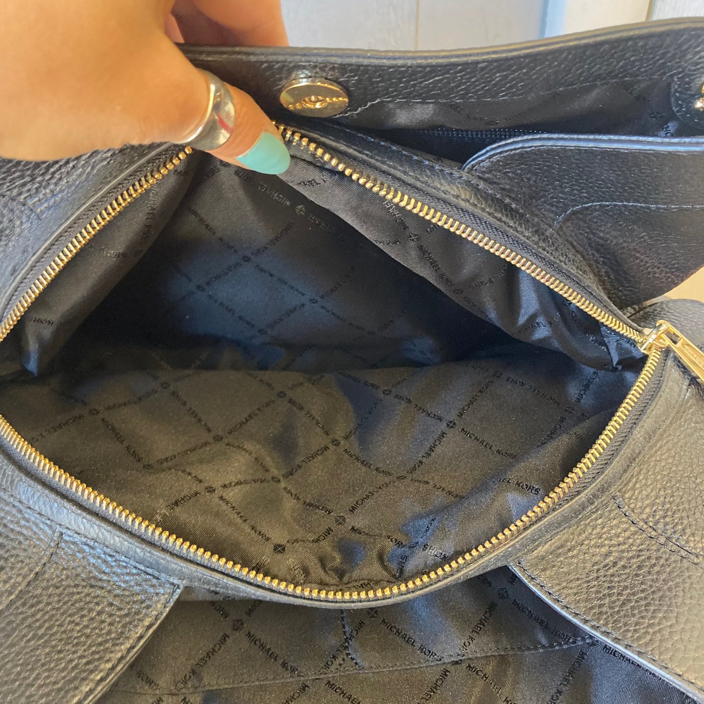 Handbag Designer By Michael Kors In Black, Size:Medium