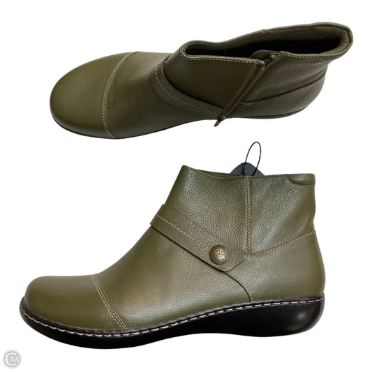 Boots Ankle Flats By Clarks In Green, Size: 12