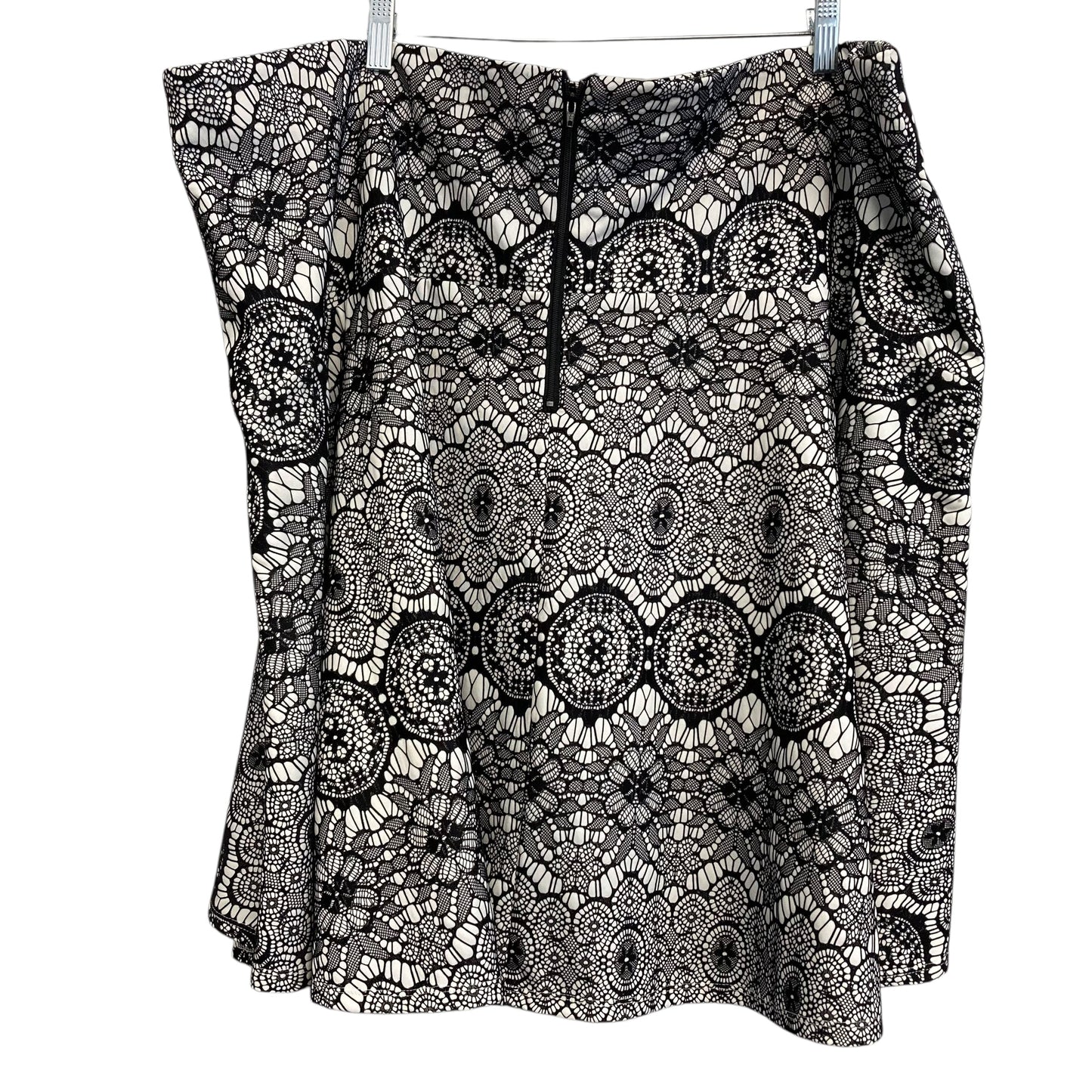 Skirt Mini & Short By Torrid In Black & White, Size:4X