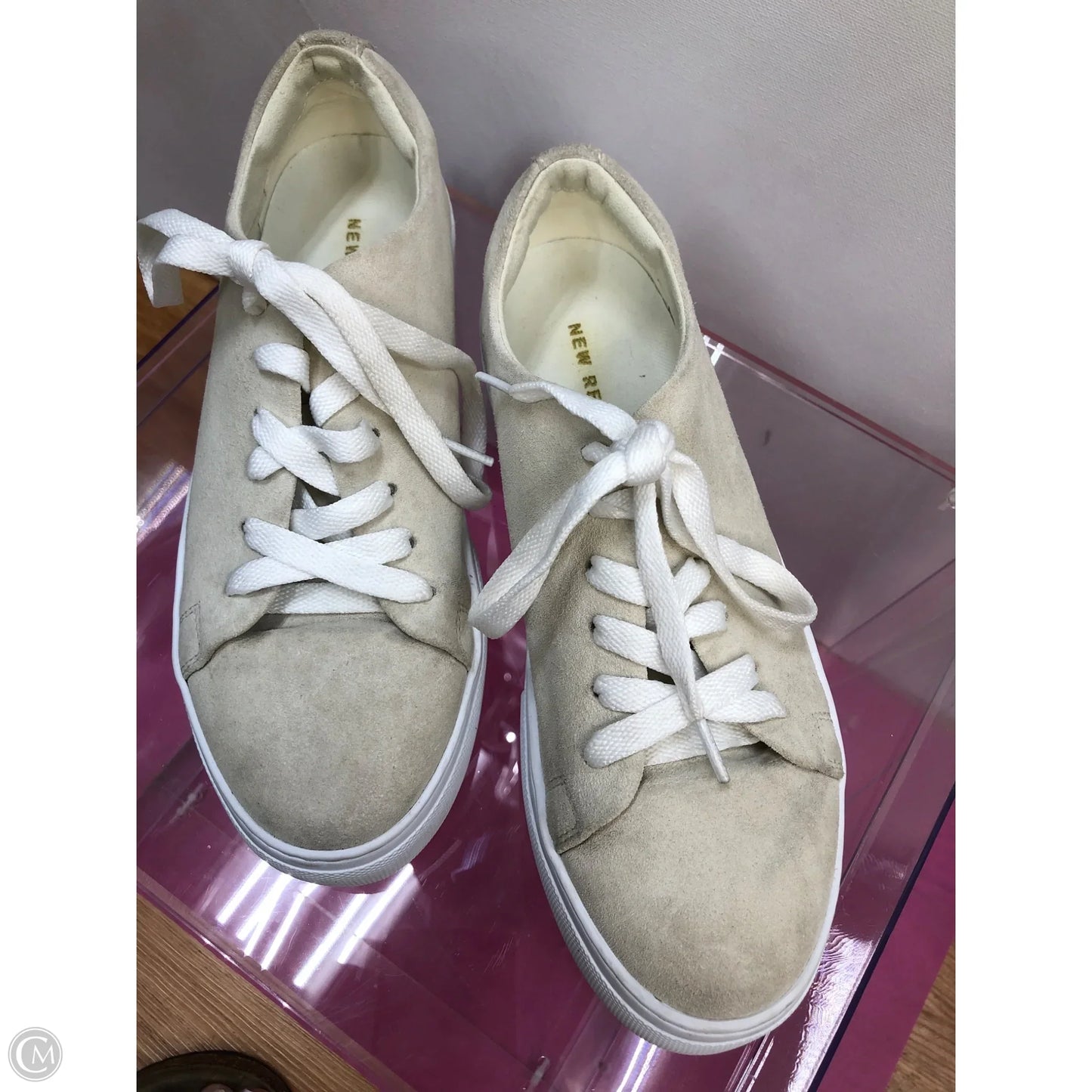 Shoes Sneakers By Clothes Mentor In Beige, Size: 7