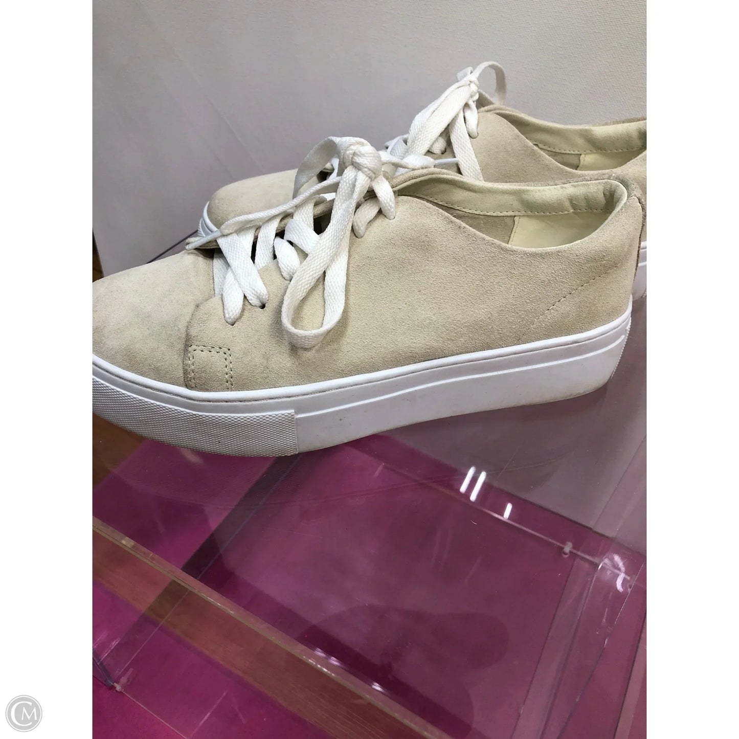 Shoes Sneakers By Clothes Mentor In Beige, Size: 7