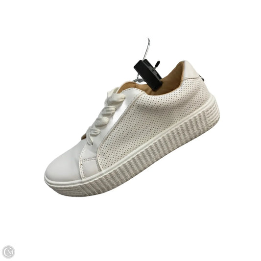 Shoes Sneakers By Steve Madden In White, Size: 9