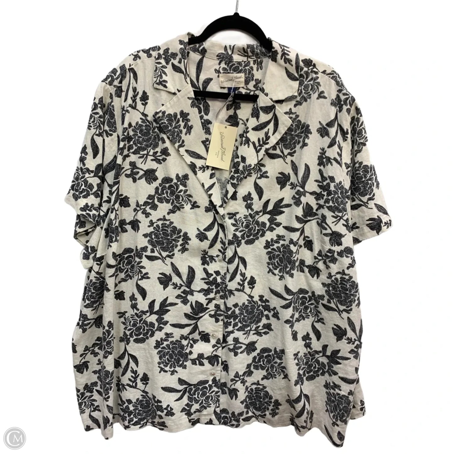 Top Short Sleeve By Universal Thread In Grey & White, Size: 3x