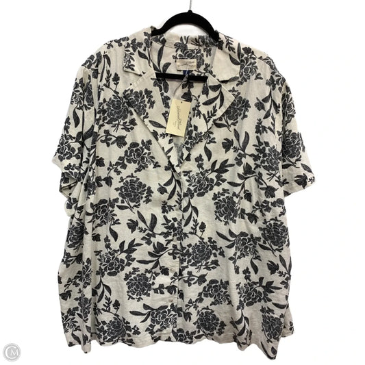 Top Short Sleeve By Universal Thread In Grey & White, Size: 3x
