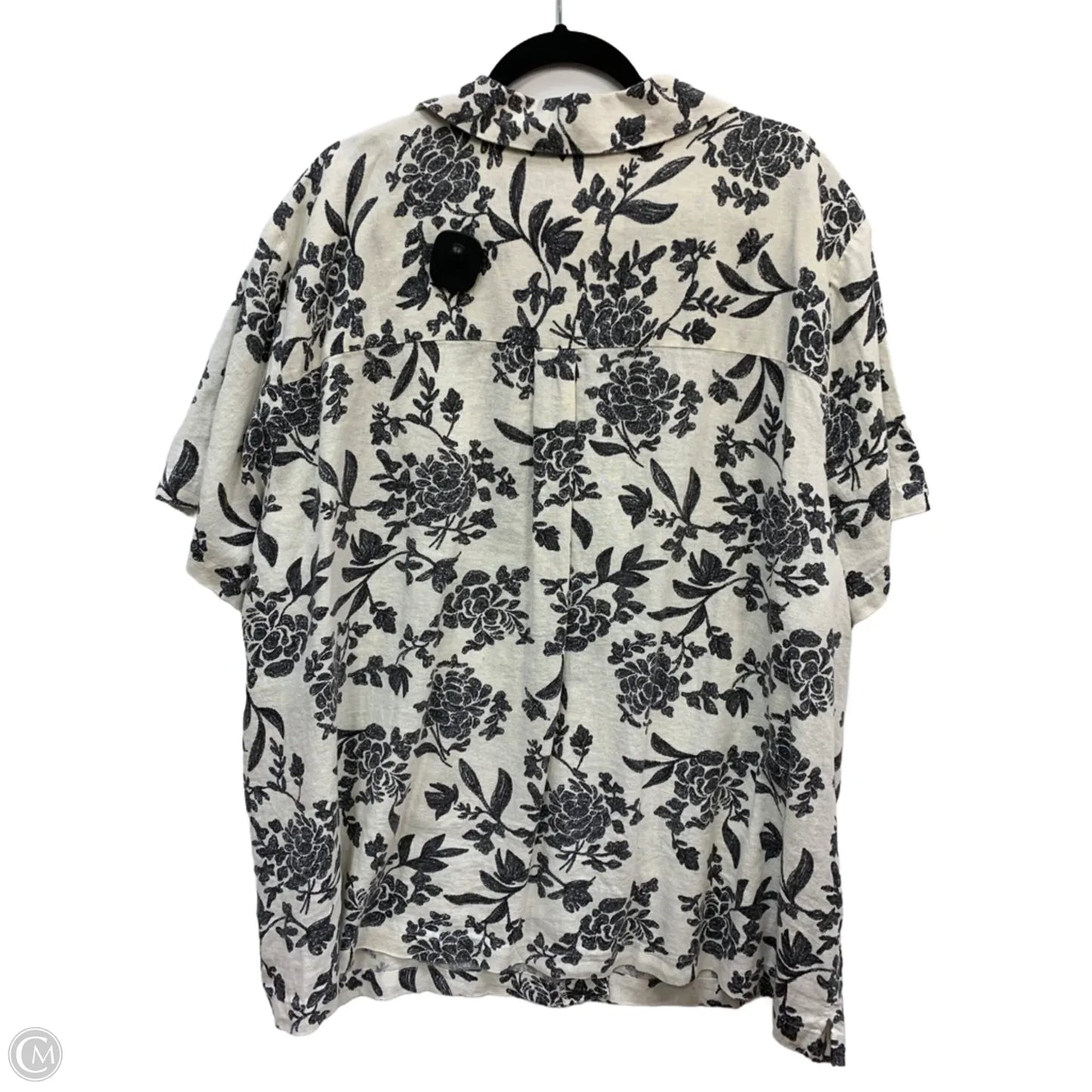 Top Short Sleeve By Universal Thread In Grey & White, Size: 3x