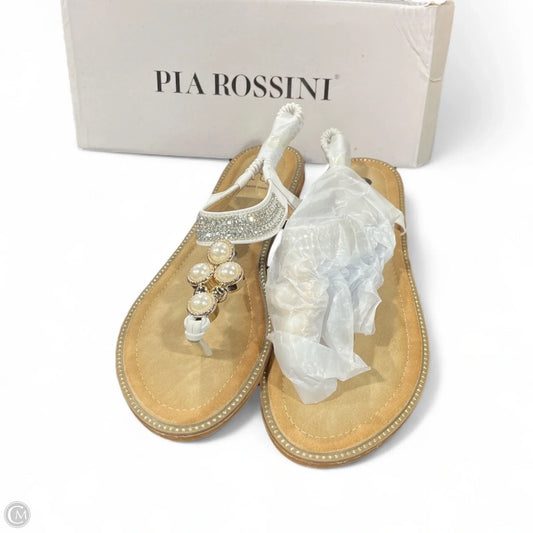 Sandals Flats By Clothes Mentor In Gold & White, Size: 9