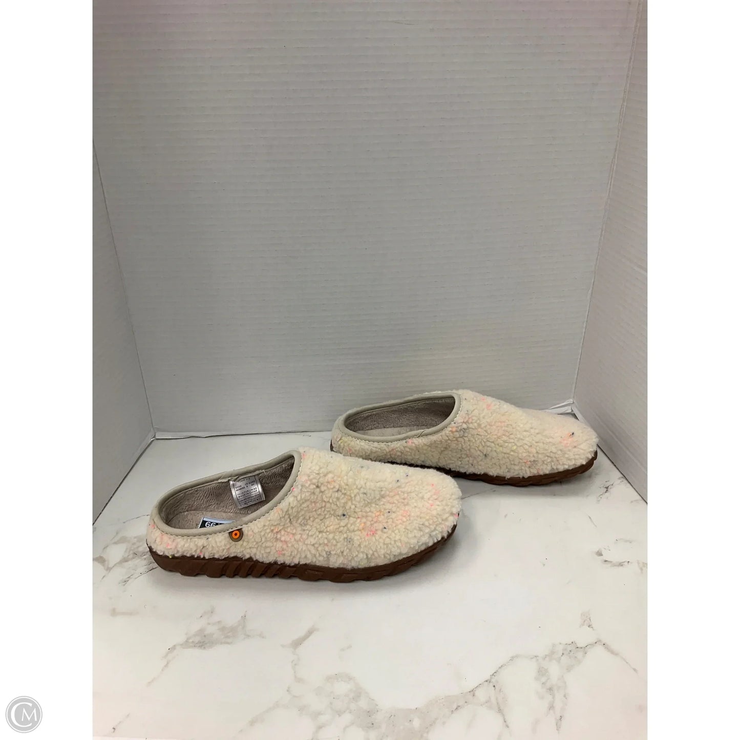 Slippers By Bogs In Cream, Size: 9