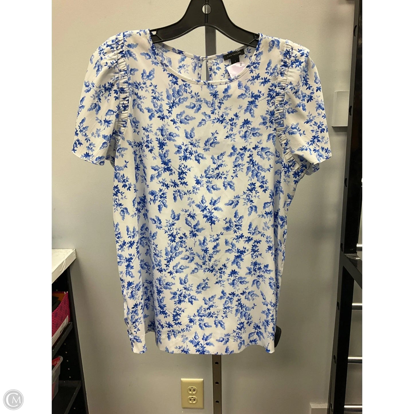 Top Short Sleeve By Ann Taylor In Blue & White, Size: S