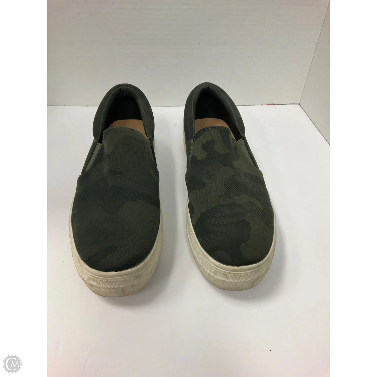 Shoes Sneakers By Cushionaire In Camouflage Print, Size: 7