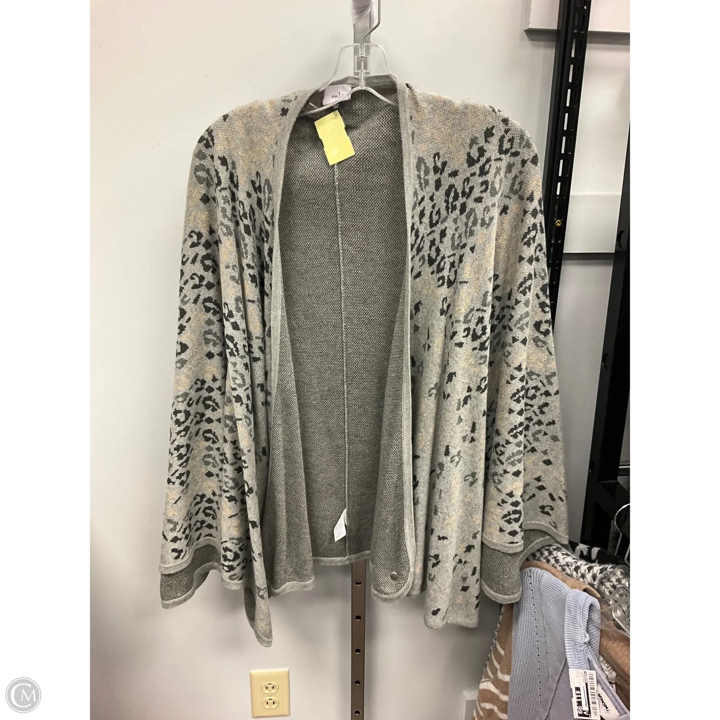 Shawl By Cabi In Grey, Size: Osfm