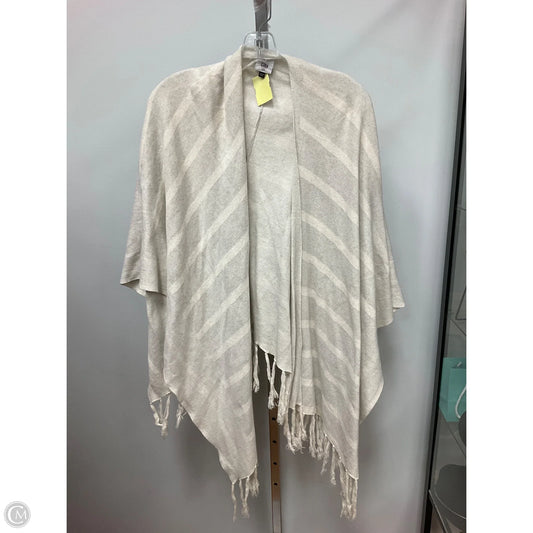 Shawl By Cabi In Grey, Size: Osfm