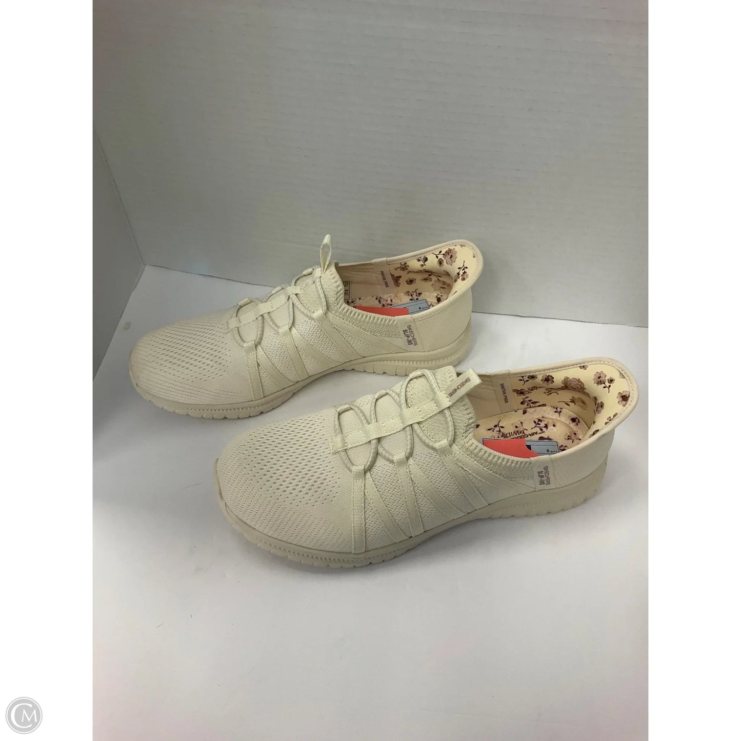 Shoes Athletic By Skechers In Cream, Size: 9