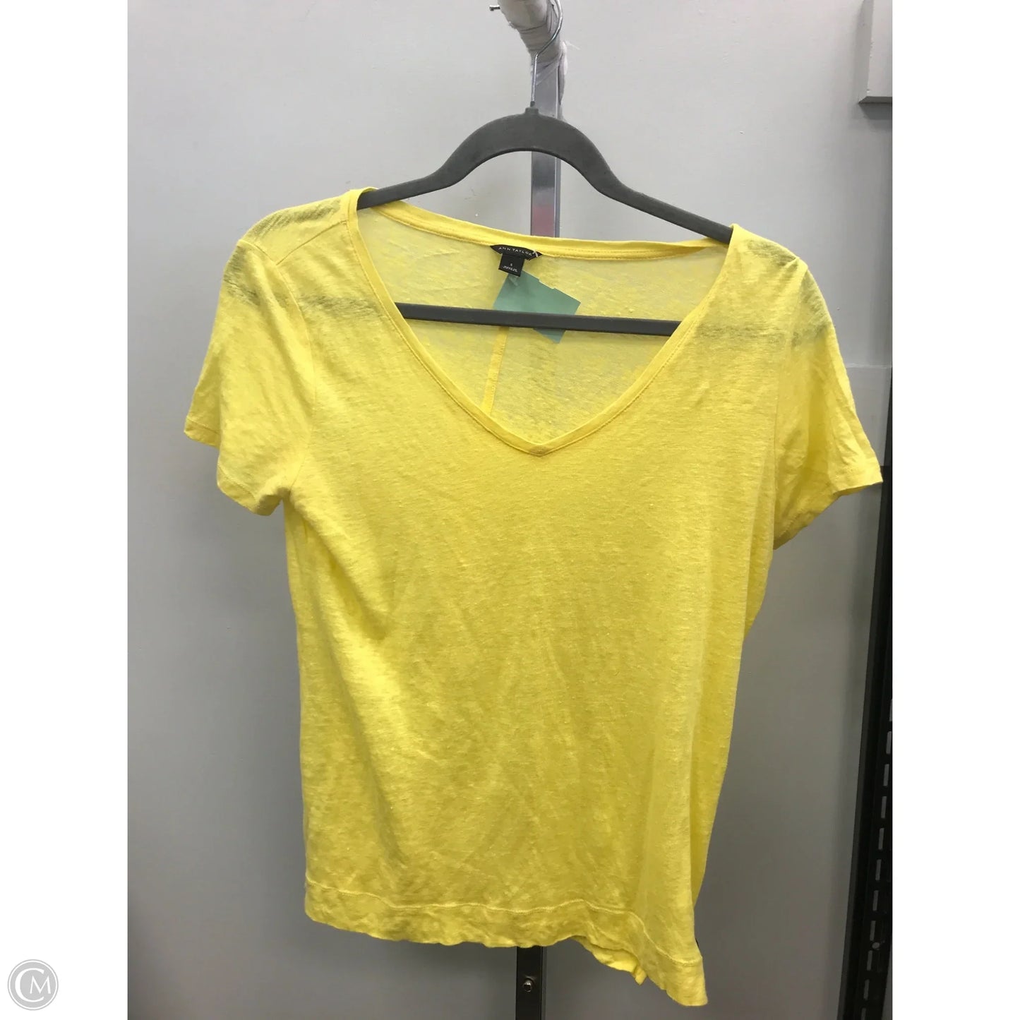 Top Short Sleeve Basic By Ann Taylor In Yellow, Size: S