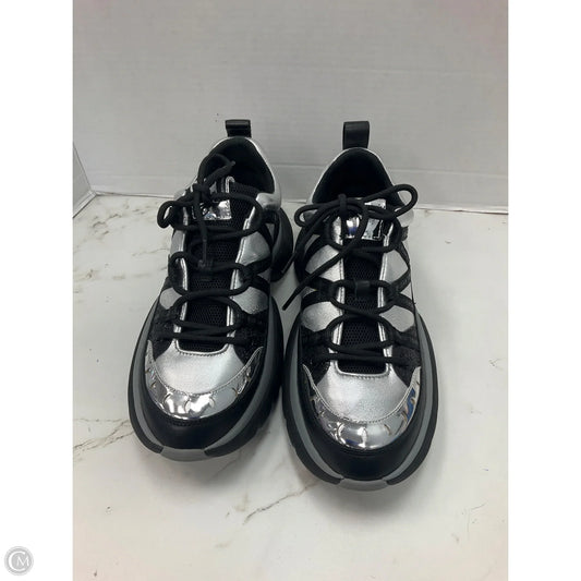 Shoes Sneakers By Clothes Mentor In Black & Silver, Size: 8