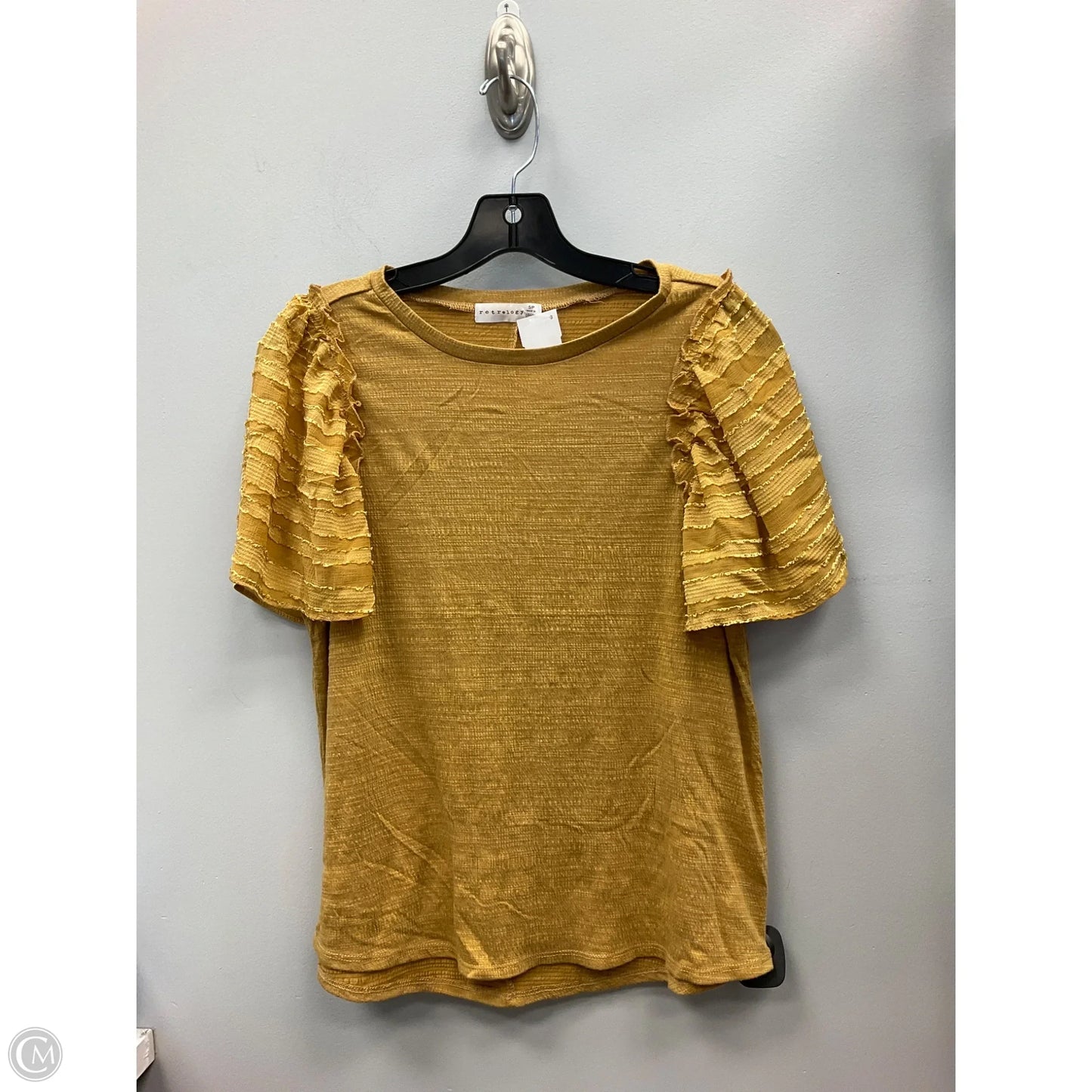 Top Short Sleeve By Retrology In Gold, Size: S