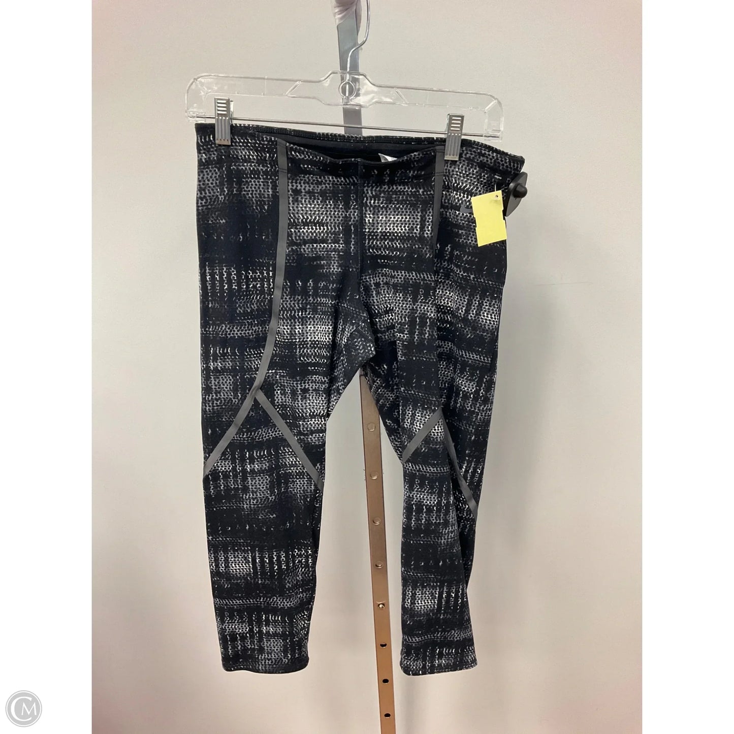 Athletic Leggings By Nike In Black & White, Size: M