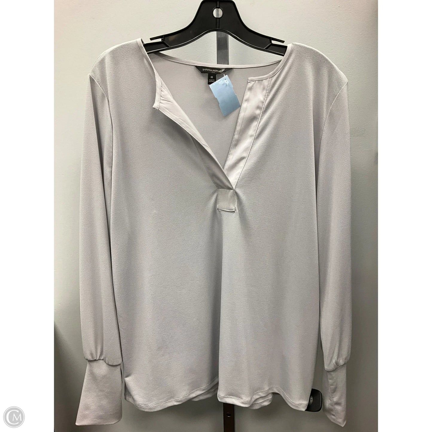 Top Long Sleeve By Banana Republic In Grey, Size: M
