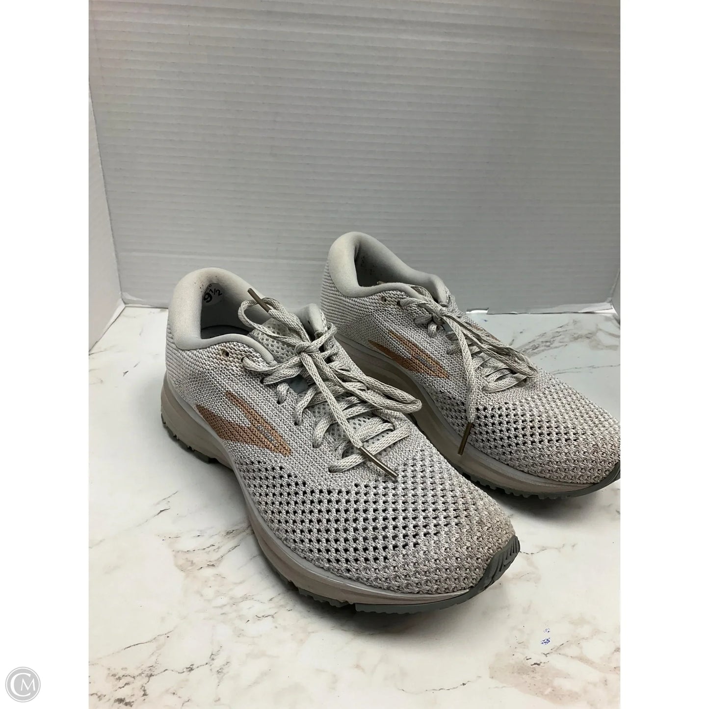 Shoes Athletic By Brooks In Grey, Size: 9.5