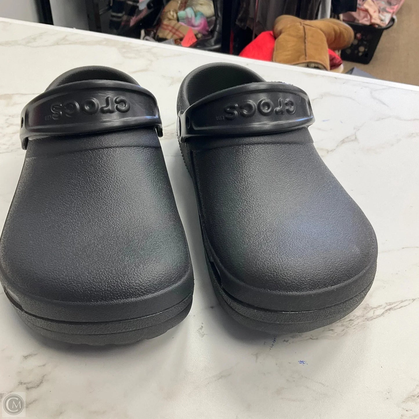 Shoes Flats By Crocs In Black, Size: 8