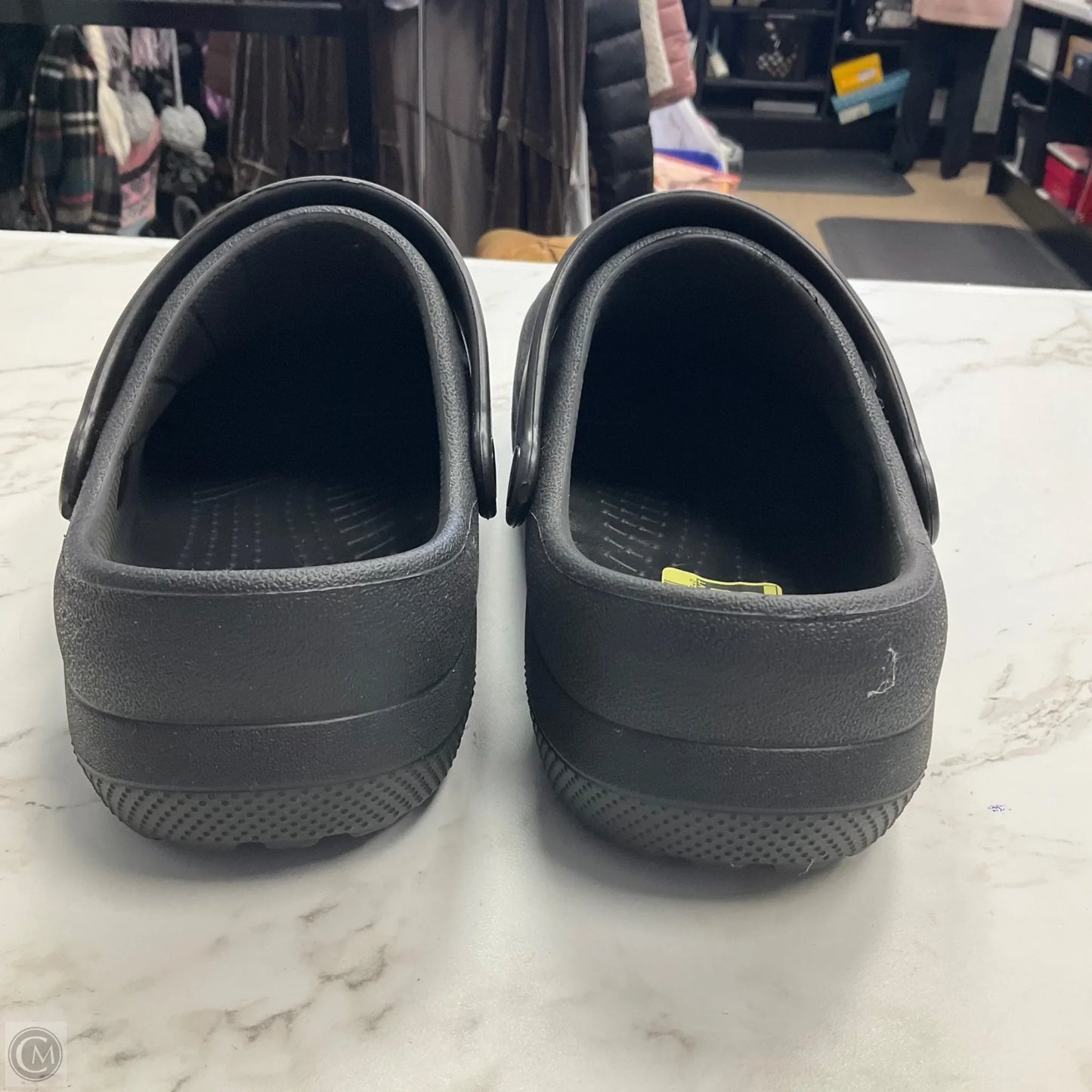 Shoes Flats By Crocs In Black, Size: 8