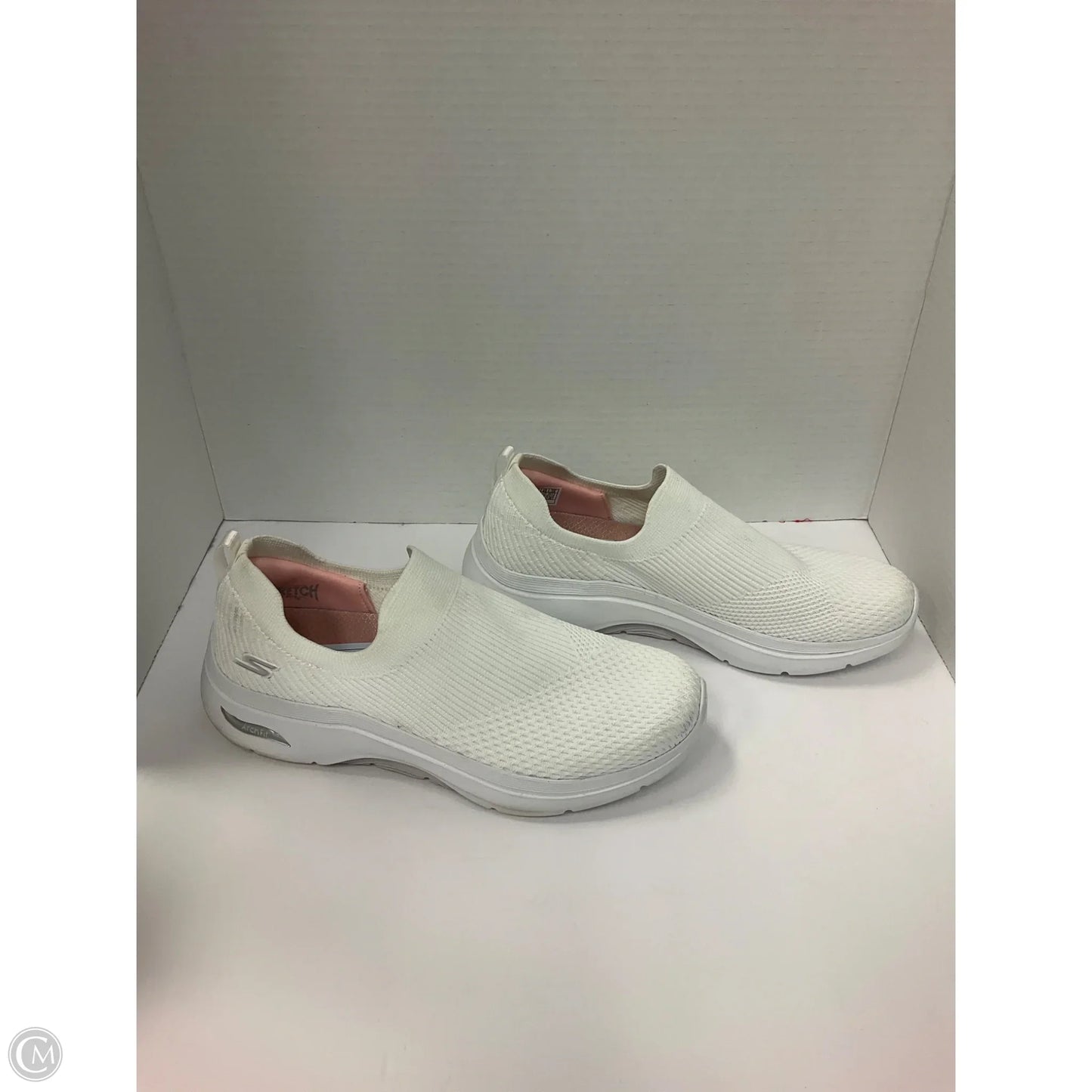 Shoes Sneakers By Skechers In White, Size: 9